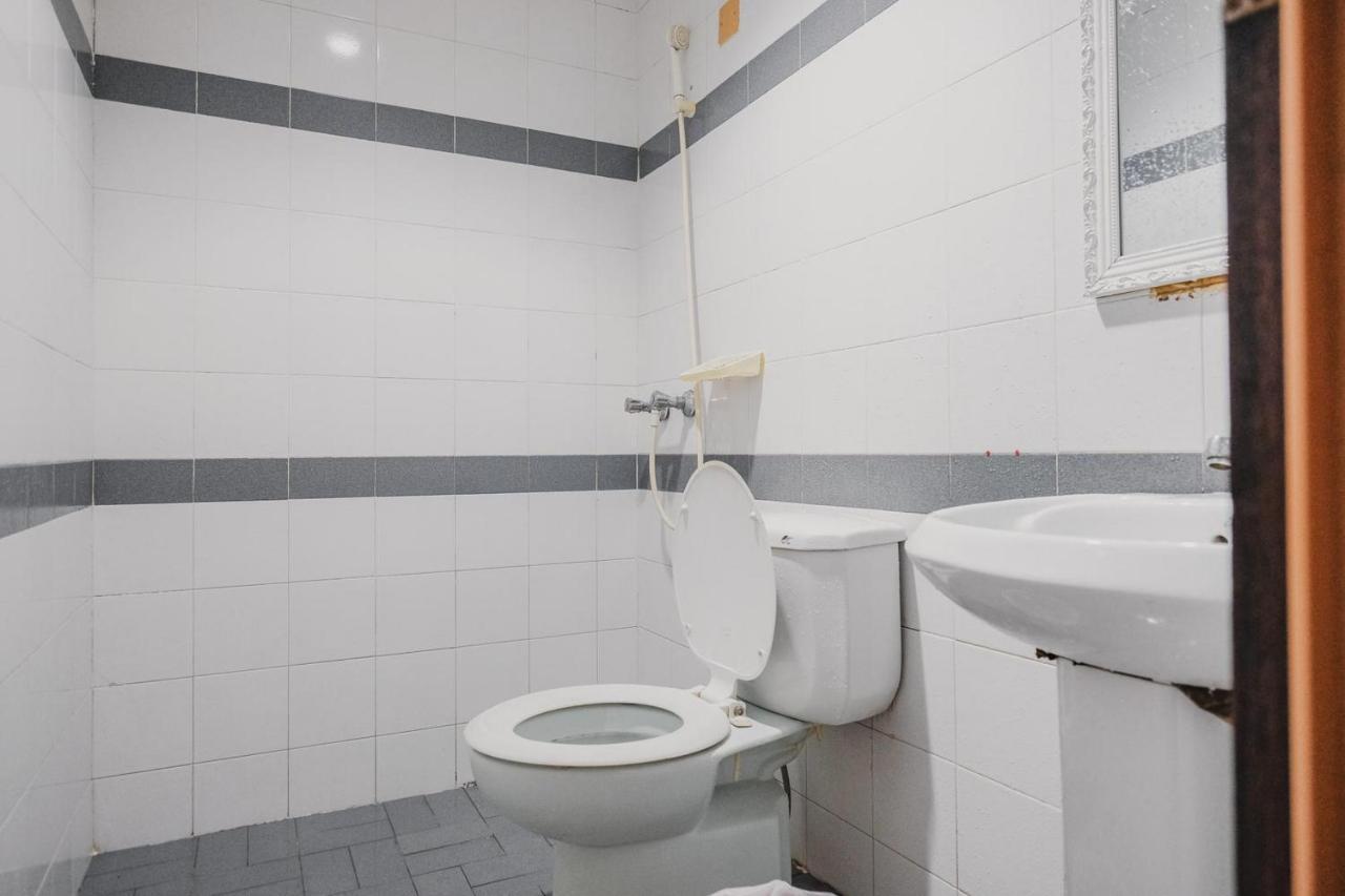 Reddoorz Near Nagoya Hill Mall Batam 5 Exterior foto